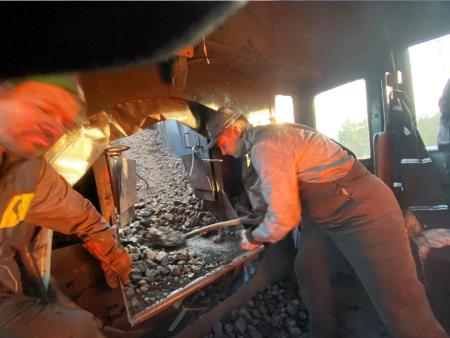 Rok Šmon na parni lokomotivi